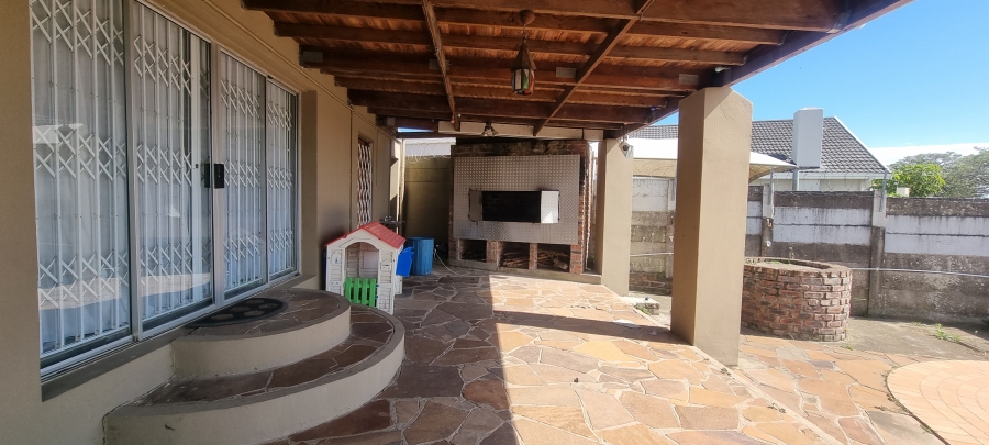 5 Bedroom Property for Sale in Haven Hills Eastern Cape